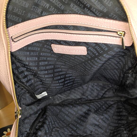 Steve Madden Pebbled Padded Fullsize Backpack 17x14x5. Gold Hardware. - Picture 7 of 8
